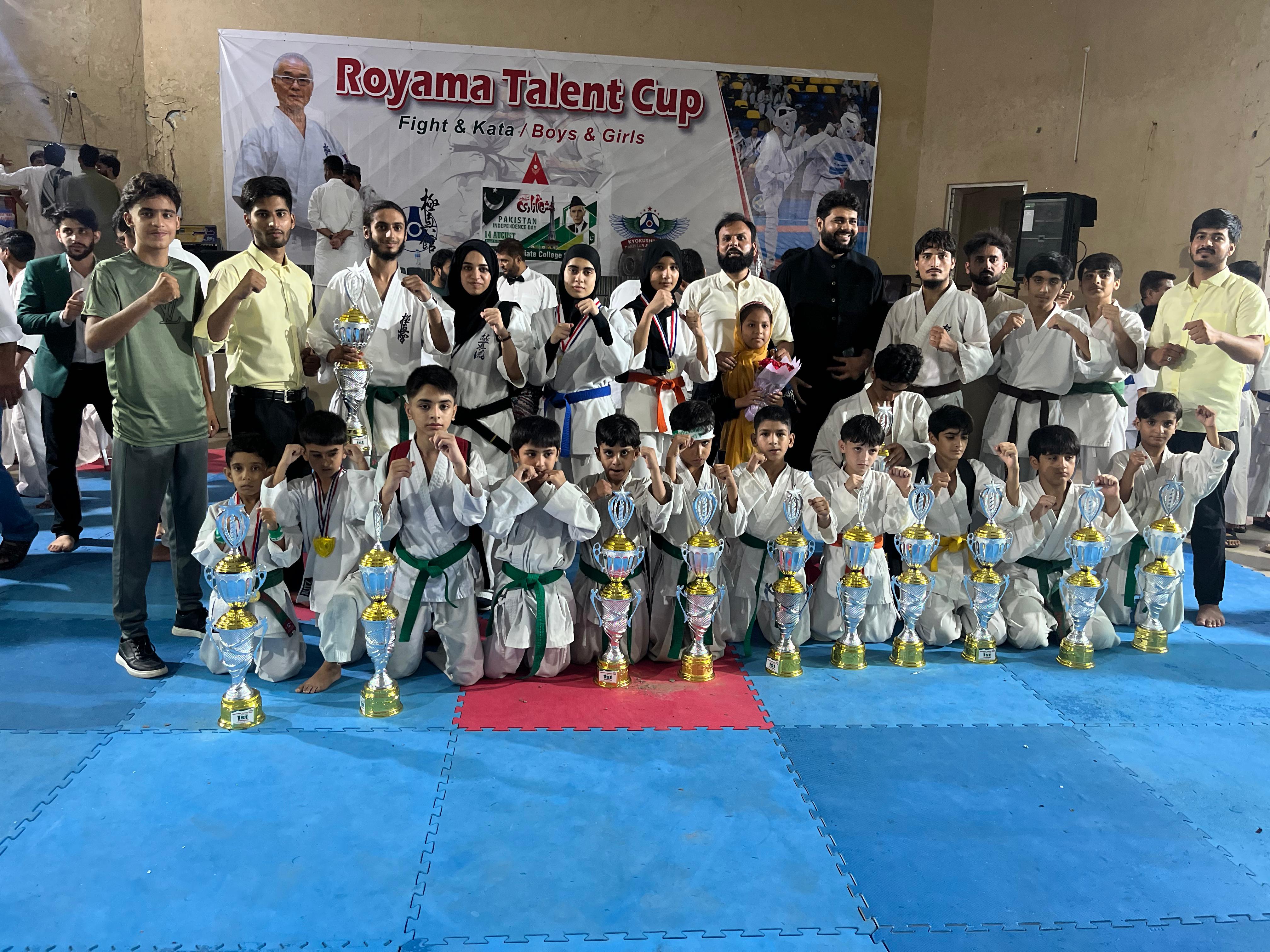 🏆 Champion Group Photo 1